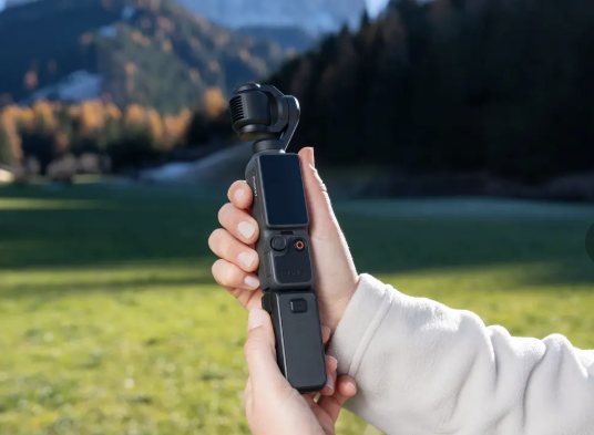 DJI Pocket 4 續航手柄使用示意圖